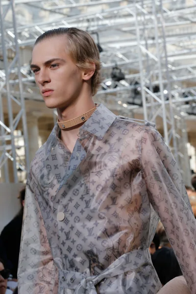 Look 28